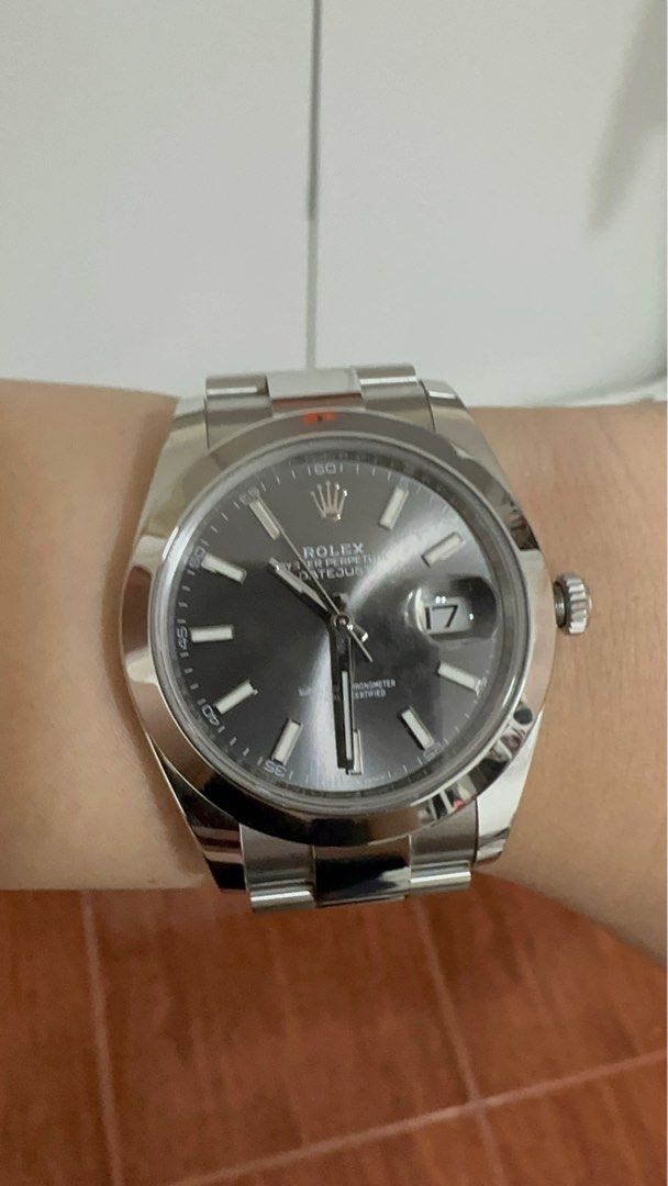 Datejust Sunray Slate Dial 41mm (Category: Luxury Watches) located in Mandaluyong City. Submitted by katrinaorante (Listing ID 1339202598, Image 1). Description: Slightly used Datejust Sunray Slate Dial Reference 126300 2024 year model, Foreign AD Under warranty until 2029 41mm case size New 72hr power reserve 10/10 BRANDNEW, UNWORN and UNSIZED Full set w/ receipt P640,000 only.