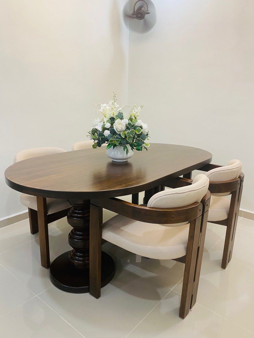 Dining Set (Category: Tables & Sets) located in Kuala Lumpur. Submitted by zulaihakay_ (Listing ID 1372723979, Image 2). Description: Dining Table set . Baru pakai 4bulan . Beli dari Perabot Haly , Keramat . RM4900 . Nak letgo sebab nak upgrade kerusi dan size meja . Kerusi dan meja sangat solid dan cantik mcm pinterest . Pickup Setapak .