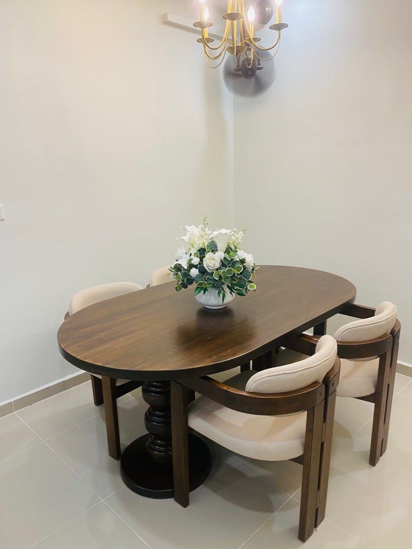 Dining Set (Category: Tables & Sets) located in Kuala Lumpur. Submitted by zulaihakay_ (Listing ID 1372723979, Image 3). Description: Dining Table set . Baru pakai 4bulan . Beli dari Perabot Haly , Keramat . RM4900 . Nak letgo sebab nak upgrade kerusi dan size meja . Kerusi dan meja sangat solid dan cantik mcm pinterest . Pickup Setapak .
