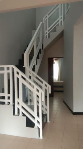 (Kategori: ) berada di . Dikirim oleh sewarumahnet (ID iklan 1372687805, Gambar 1). Deskripsi: .