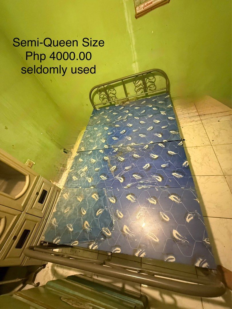 Foldable Metal-Frame (Category: Bed Frames & Mattresses) located in Manila. Submitted by gwme8 (Listing ID 1372845666, Image 1). Description: Selling this foldable, metal-frame bed. .