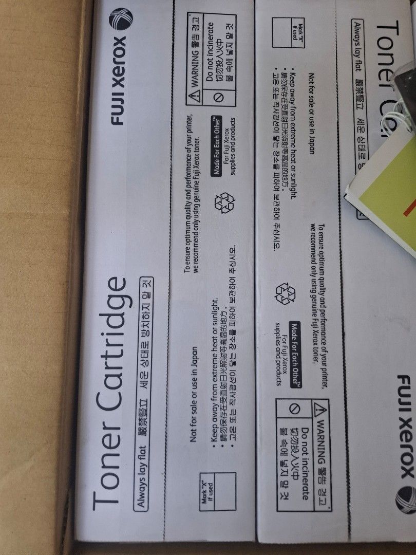 Fujixerox toner cartridge (Category: Printers, Scanners & Copiers) located in Quezon City. Submitted by crisnav (Listing ID 1372827270, Image 1). Description: bnew. nasira na machine.