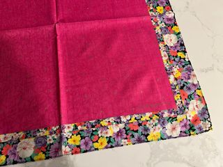 Givenchy 玫紅色拼花花邊燙金波點方巾64200168873474110