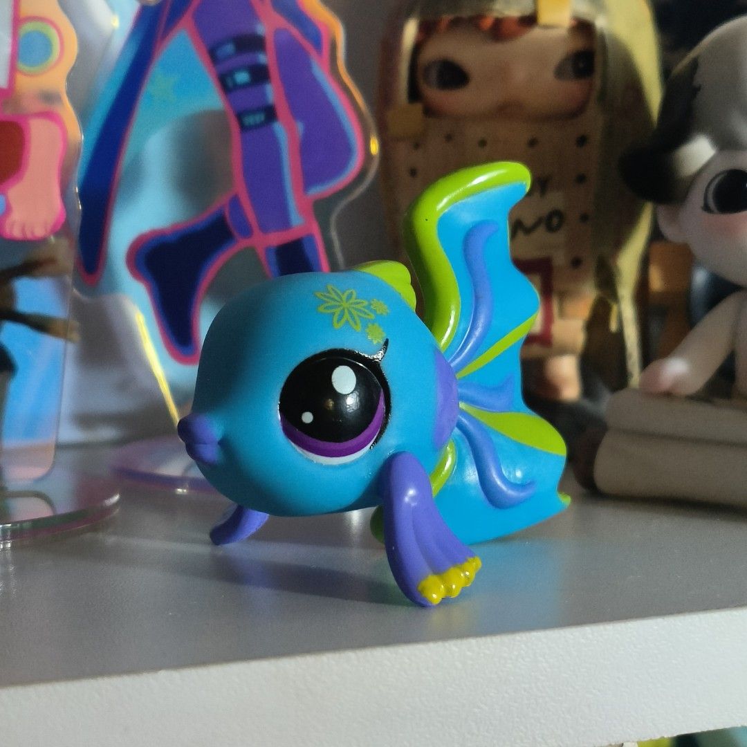 LPS Fish Littlest Pet Shop New Gen (Category: Figurines & Statues) located in Manila. Submitted by kazunqiu (Listing ID 1372718265, Image 1). Description: wts lfb ph littlest pet shop fish lps condi / flaw: minor dirt on pet pm for more photos ! ᯓ MOP: gcash ᯓ MOD: lalamove, jnt, lbc (sf will be handled by buyer) rfs: decluttering.