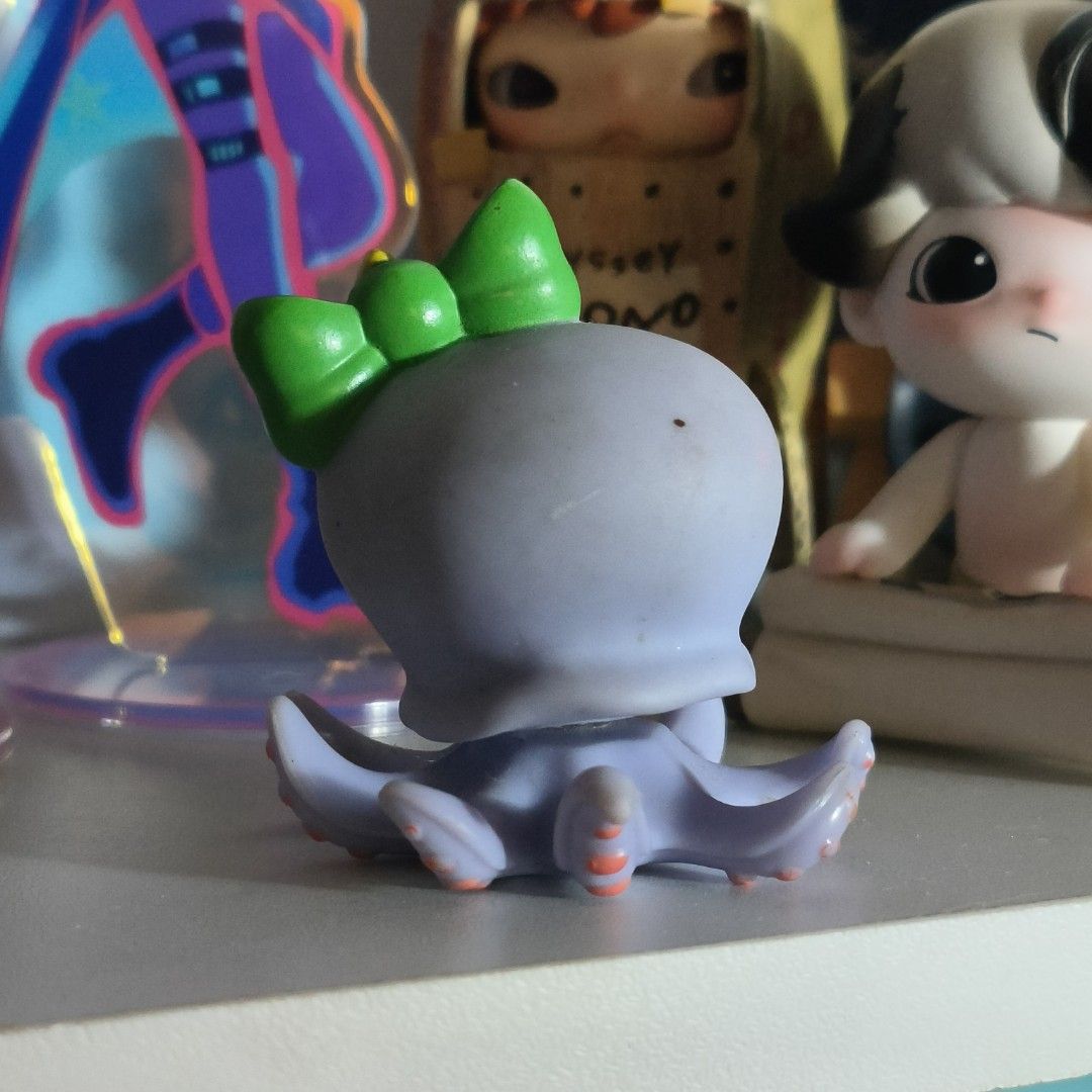 LPS Octopus Littlest Pet Shop (Category: Figurines & Statues) located in Manila. Submitted by kazunqiu (Listing ID 1372717771, Image 2). Description: wts lfb ph littlest pet shop octopus pet lps condi / flaw: obvious sign of handling, quite dirty. but still bobbles well pm for more photos ! ᯓ MOP: gcash ᯓ MOD: lalamove, jnt, lbc (sf will be handled by buyer) rfs: decluttering.