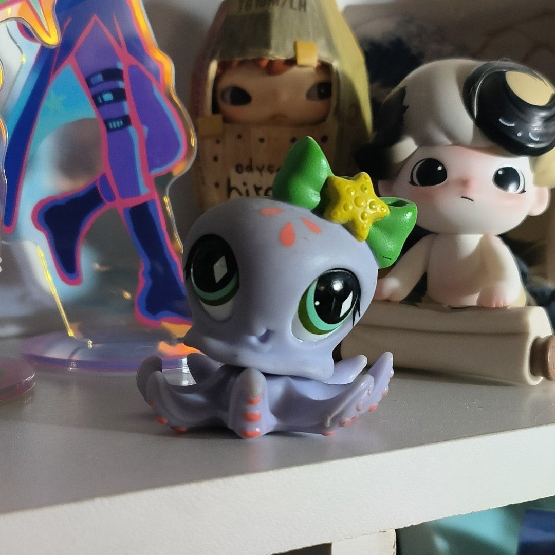 LPS Octopus Littlest Pet Shop (Category: Figurines & Statues) located in Manila. Submitted by kazunqiu (Listing ID 1372717771, Image 1). Description: wts lfb ph littlest pet shop octopus pet lps condi / flaw: obvious sign of handling, quite dirty. but still bobbles well pm for more photos ! ᯓ MOP: gcash ᯓ MOD: lalamove, jnt, lbc (sf will be handled by buyer) rfs: decluttering.