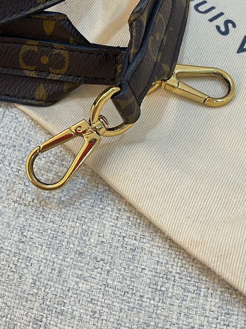 LV Reversible Strap (Category: Luxury Bags & Wallets) located in Paranaque City. Submitted by gladysu (Listing ID 1372825914, Image 3). Description: LV Reversible Strap With box, dustbag, card and receipt RFS: decluttering.