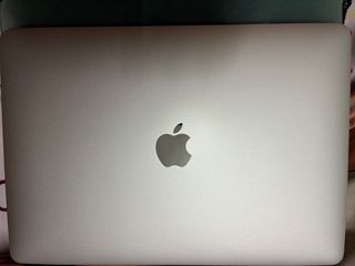 Macbook air486945217651691520
