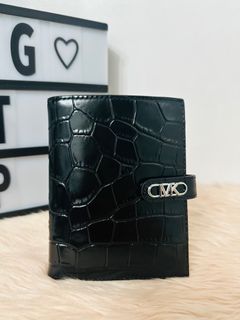 (Category: ) located in . Submitted by bagitupshopph (Listing ID 1372737975, Image 1). Description: .
