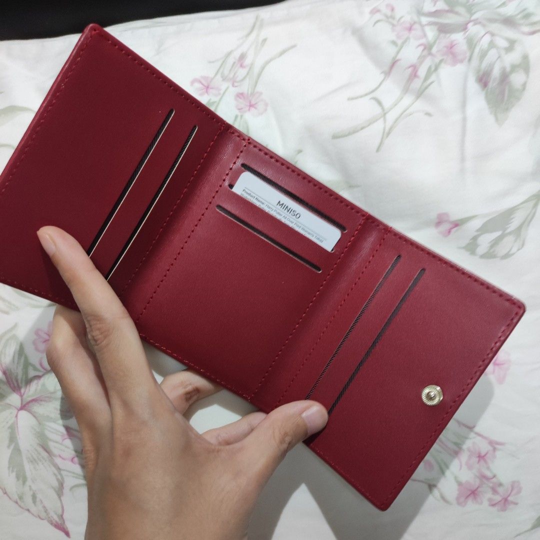 Miniso x harry potter trifold wallet (Category: Wallets & Card holders) located in Cainta. Submitted by kclosetcleanup (Listing ID 1372834617, Image 2). Description: Miniso x harry potter trifold wallet brand new.