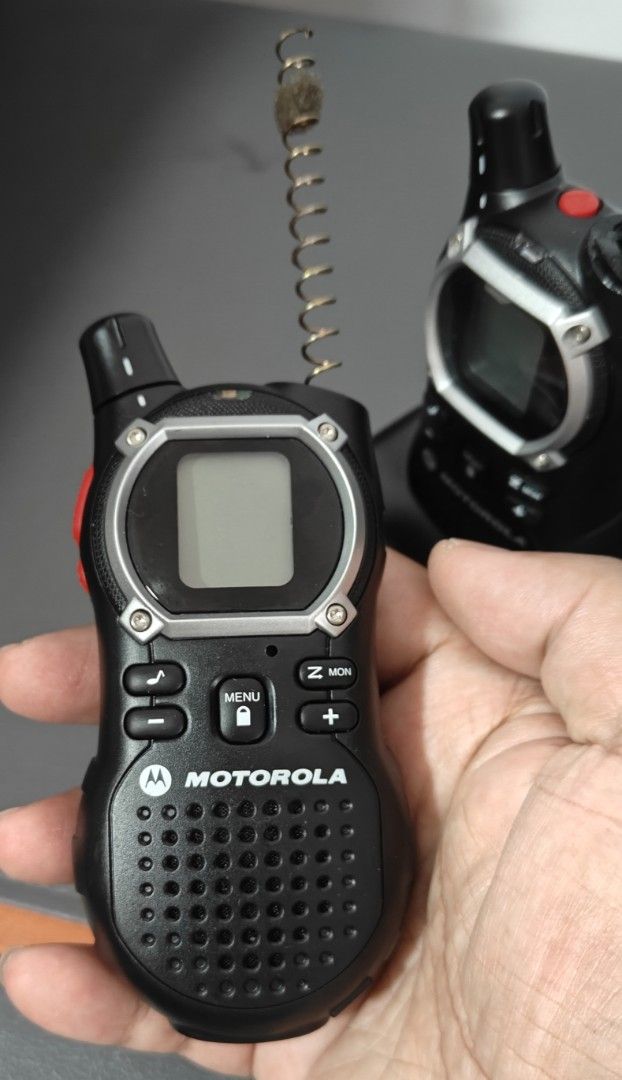 Motorola EM1000R two-way radios (Category: Walkie-Talkie) located in Singapore. Submitted by michelinvvr (Listing ID 1372811888, Image 3). Description: Key features of the Motorola EM1000R include: 22 Channels: for communication. Hands-free operation: with voice-activated transmission. LED flashlight: for emergencies. Mini-USB charging port: for convenient charging. The radios operate using a transmitter and receiver, with an antenna to send and 