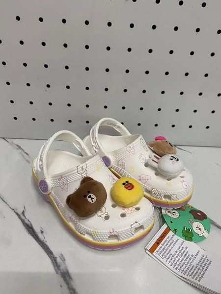 New!兒童新款Crocs LINE Friends沙灘鞋/洞洞鞋/游水鞋/拖鞋/涼鞋。 size:C6,C7,C8,C9,C10,C11 ...