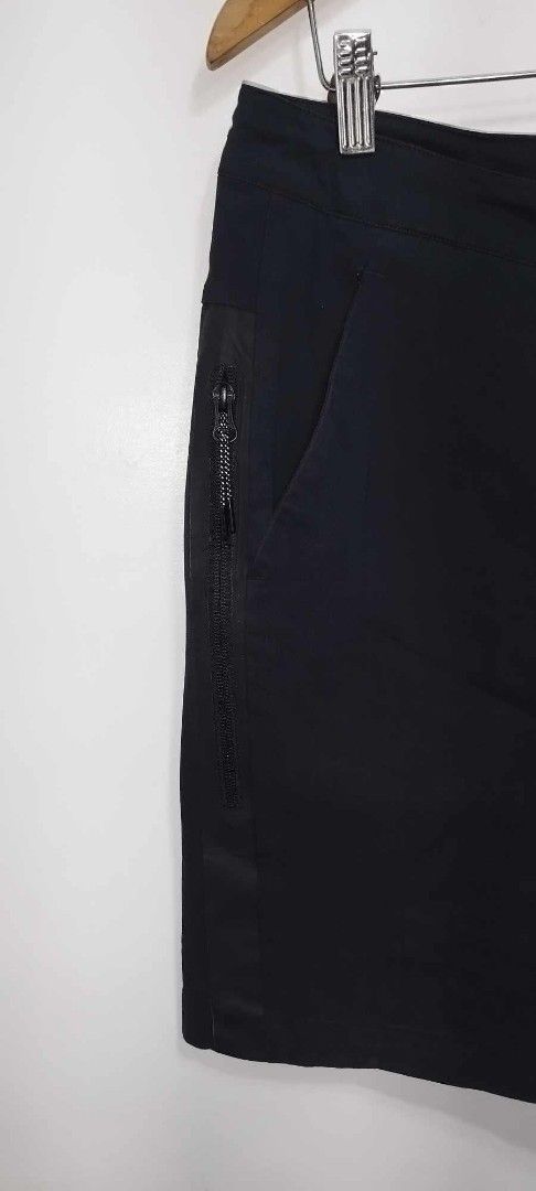 Nike tech fleece (Category: Shorts) located in Manila. Submitted by esparciake75752 (Listing ID 1372728273, Image 2). Description: nike tech fleece XL (34-36) length 19 excellent condition pm me tnx.