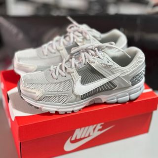 (Category: ) located in . Submitted by soledout_kicks (Listing ID 1372809396, Image 1). Description: .