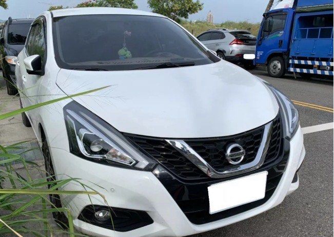 由 pipi1108cc (刊登 ID 1372746073，圖片 3) 提交，位於 台中市 (Taichung) 的 Nissan Tiida 2018款 白色 🔍️售價：15萬 🔍️出廠：2018年 🔍️行駛里程：7萬公里 🔍️乘客數：4門5座 🔍️排氣量：1.6L (類別：汽車出售)，說明：🔍️廠牌型號：Nissan Tiida 2018款 白色 🔍️售價：15萬 🔍️出廠：2018年 🔍️行駛里程：7萬公里 🔍️乘客數：4門5座 🔍️排氣量：1.6L 🔍️引擎燃料：汽油 🔍️驅動方式：2WD 🔍️變速系統：自排 ★重要資訊★ 車輛均有第三方認證 ⭕️專業鑑定⭕️合格認證 ⭕️檢定報告⭕️一覽無疑 📣便宜賣🚫無事故🚫無泡水🚫無待修 提供💯完整第三方認證合格檢驗報告 保證✅實車實價✅車況透明✅安心購車 ★提供車況原始表 ★車況與認證表不符，退車並全額退費 ◎歡迎私訊預約賞車◎ ★早上10點到晚上18點 ★Line ID : pipi1108 ★聯