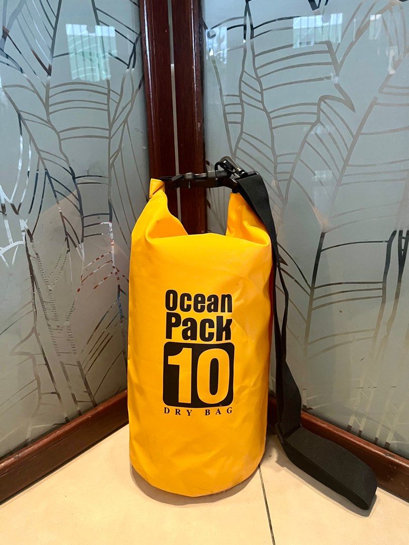 Ocean Pack Orange 10L Dry Bag (Category: Beach Bags) located in Pasig City. Submitted by allsecondsph (Listing ID 1372772409, Image 1). Description: Ocean Pack Orange 10L Dry Bag ✨ Authentic ✨ Waterproof ✨ Size: 10L ✨ Colour: Orange ✨ No Issues .