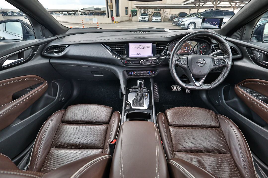 Opel Insignia Grandsport 1.5 Turbo Innovation (A) (Category: Used Cars) located in Singapore. Submitted by kingcarzsg (Listing ID 1372695431, Image 3). Description: 💰 $6888 Drive Away Promotion! 🧨 Clearance sale on going! 💸 Most affordable cars available 🚗 700 over cars for selection ✅ Low mileage 🔥 Certified pre-owned cars with 118-points vehicle inspection done at our workshop 🏦 Full loan/ $0 downpayment/ $0 driveway available! 📈 High tr