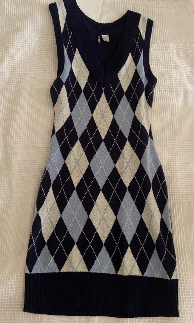 H&M-knitted sweater-Vest dress (blue), Women's Fashion, Coats, Jackets and  Outerwear on Carousell