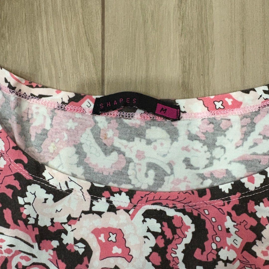 PINK PATTERNED BLOUSE (Category: Blouses) located in Caloocan City. Submitted by j.taberna (Listing ID 1372806929, Image 2). Description: PINK PATTERNED BLOUSE SIZE: MEDIUM NO STAINS!! ‼️PRICE STILL NEGOTIABLE‼️.