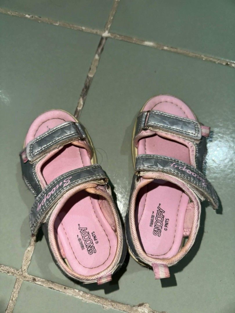 Pink Shoes (Category: Babies & Kids Fashion) located in Makati City. Submitted by 01fgn (Listing ID 1372687146, Image 3). Description: Size 27 For 4-5 years old Negotiable.