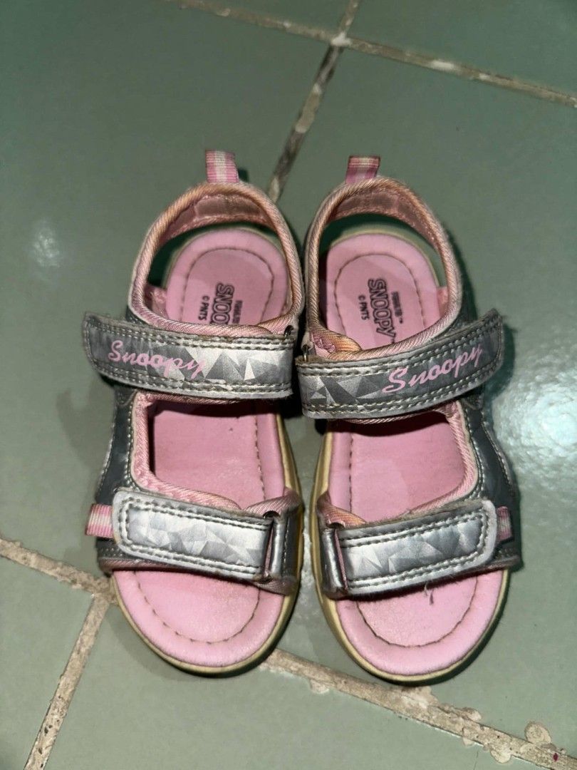 Pink Shoes (Category: Babies & Kids Fashion) located in Makati City. Submitted by 01fgn (Listing ID 1372687146, Image 1). Description: Size 27 For 4-5 years old Negotiable.