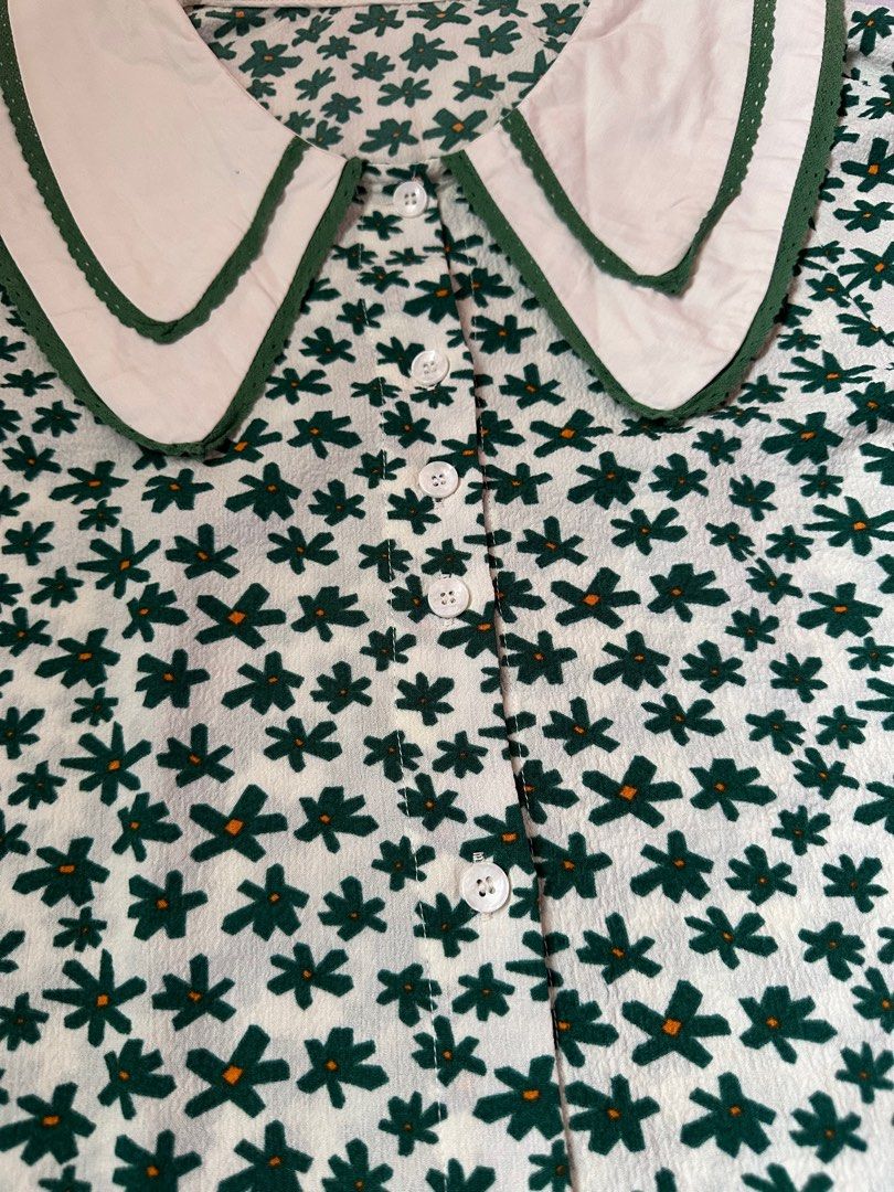 Preloved Green Floral Blouse (Category: Blouses) located in Bangar. Submitted by zel_things (Listing ID 1372719854, Image 2). Description: Good for medium to large body frames..