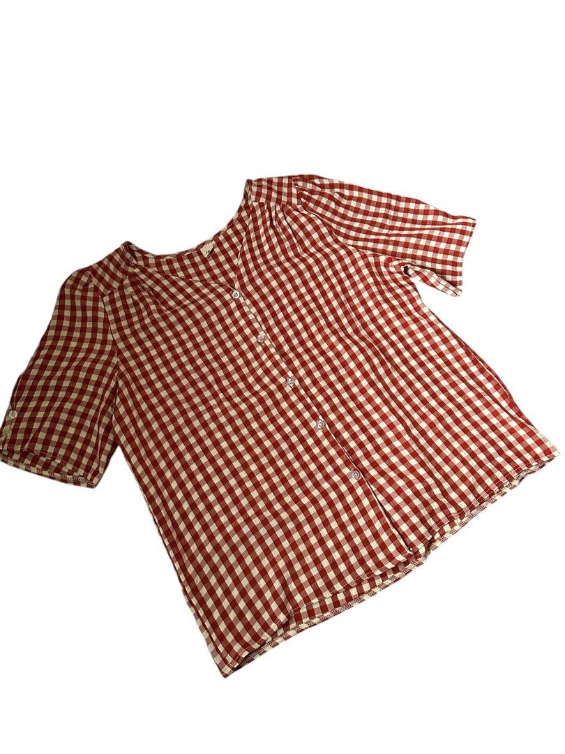 Preloved Red Gingham Button-up Blouse (Category: Blouses) located in Bangar. Submitted by zel_things (Listing ID 1372719573, Image 1). Description: Good for medium to XL body frames..