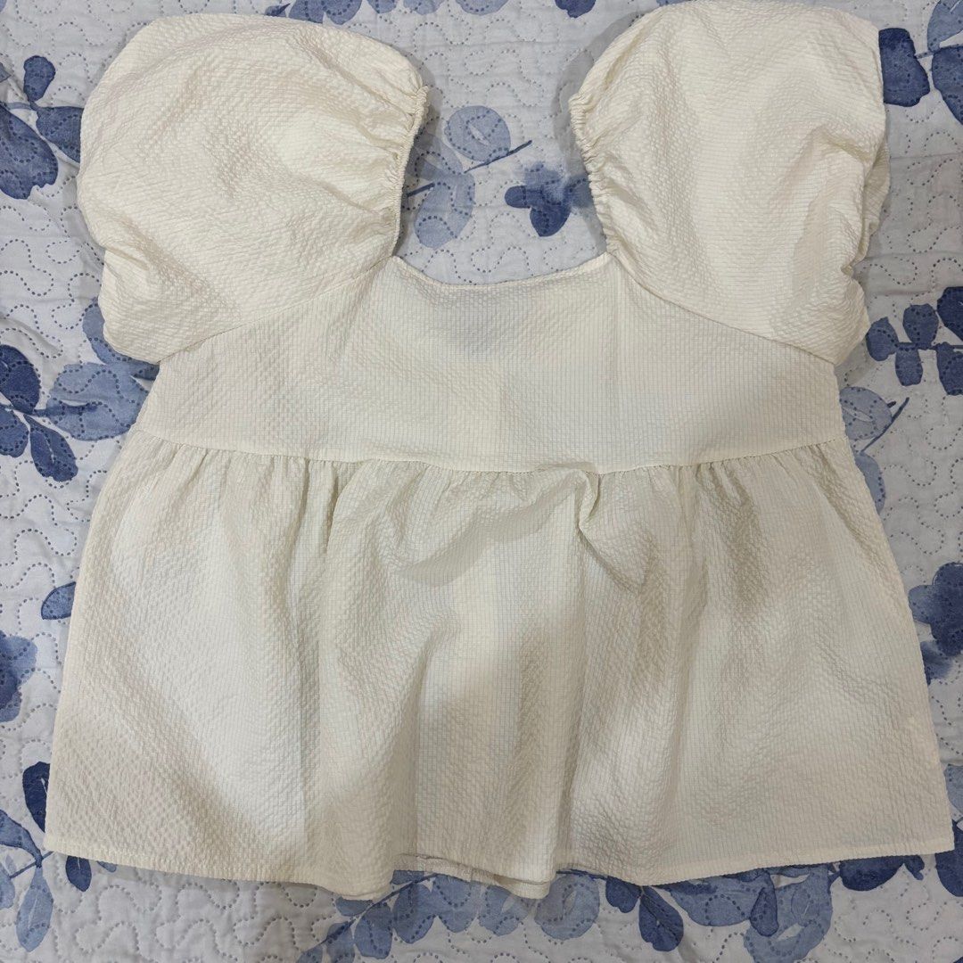 [RANDOM] Trendy Top for Women in Size Medium (Category: Blouses) located in Manila. Submitted by arqchie (Listing ID 1372826941, Image 2). Description: RFS: Decluttering If you have any questions regarding the product, feel free to message me..