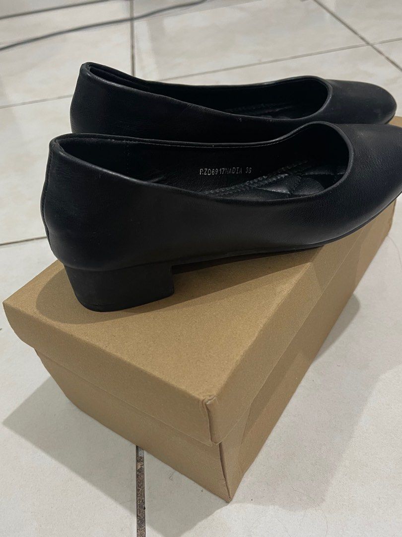 Rock & Rose Black Formal Shoes (Category: Heels) located in Quezon City. Submitted by lk4izen (Listing ID 1372751073, Image 2). Description: Rock & Rose Black Shoes - Bought in SM Dept Store - Used four times only and naging stock nalang kasi I have another pair of black shoes. - SIZE 36.