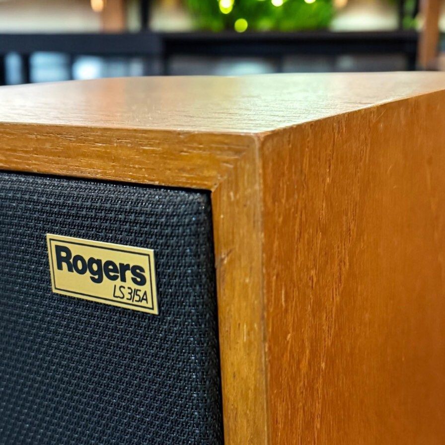 Rogers LS3/5A 15 Ohm (White Belly) – Early Version BBC Monitor Loudspeakers (Category: Soundbars, Speakers & Amplifiers) located in Singapore. Submitted by hi5lpcd (Listing ID 1371340997, Image 2). Description: A true British Hi-Fi classic – this is the Rogers LS3/5A 15 Ohm, highly sought-after “white belly” version, known for its unmatched midrange clarity and imaging. Originally designed by the BBC for nearfield monitoring, these speakers have 