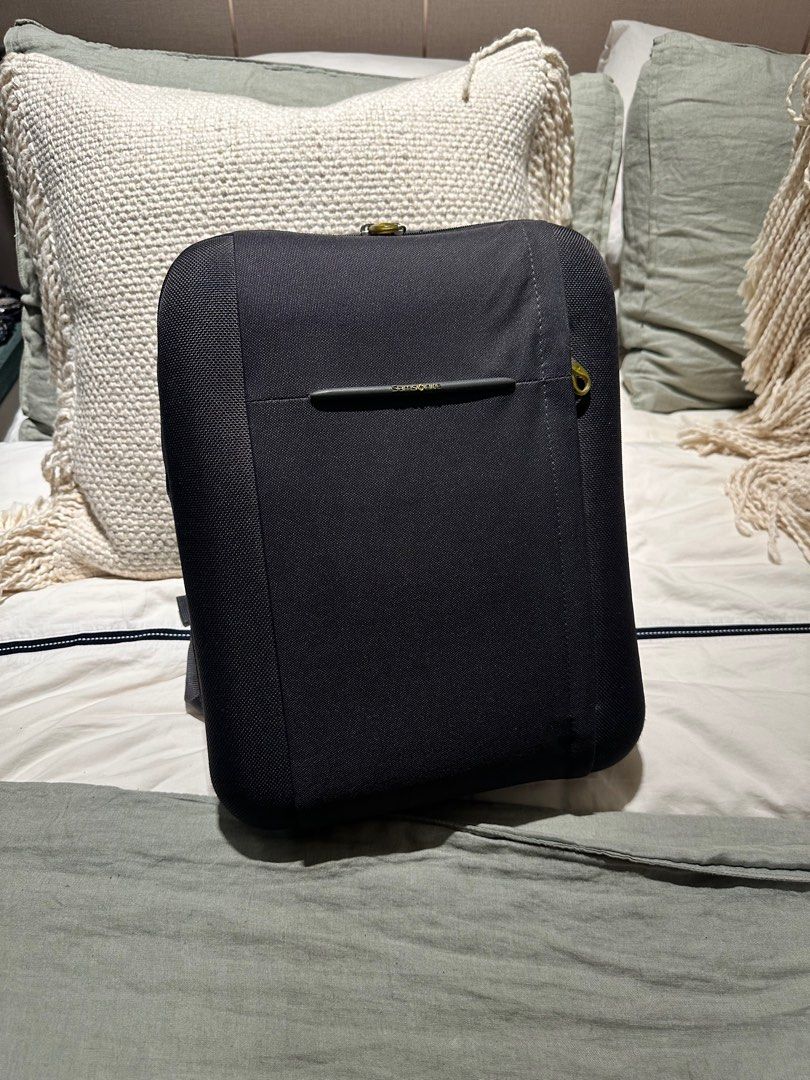 Samsonite Backpack (Category: Laptop Bags & Sleeves) located in Makati City. Submitted by davef88976 (Listing ID 1372809645, Image 1). Description: Selling my original Samsonite backpack – simple, stylish, and super functional ✨ 🎨 Color: Dark gray with eye-catching yellow zipper pulls 💛 📁 Multiple compartments to organize your stuff 🧵 Made of durable polyester – holds up great for daily use 📐 Approx. 15” H x 12” W x 5” D (when empty) 🧳 Expa