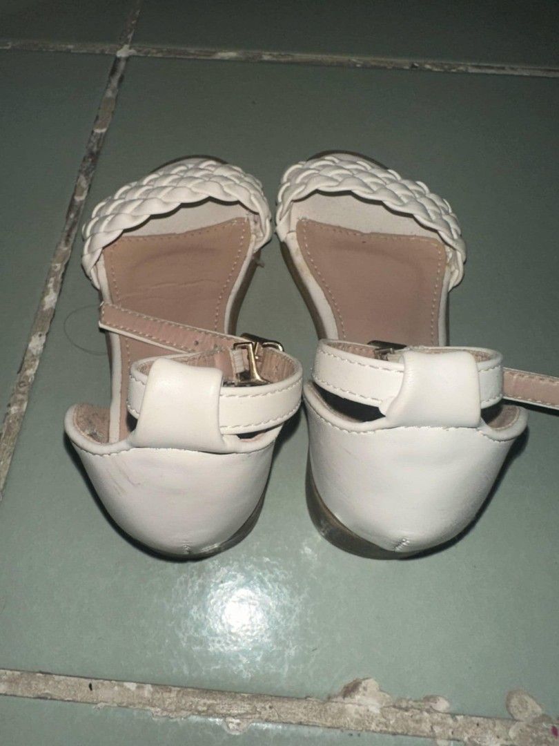 Sandals for kids (Category: Babies & Kids Fashion) located in Makati City. Submitted by 01fgn (Listing ID 1372687412, Image 2). Description: For 3-5 years old Size 25 Negotiable.