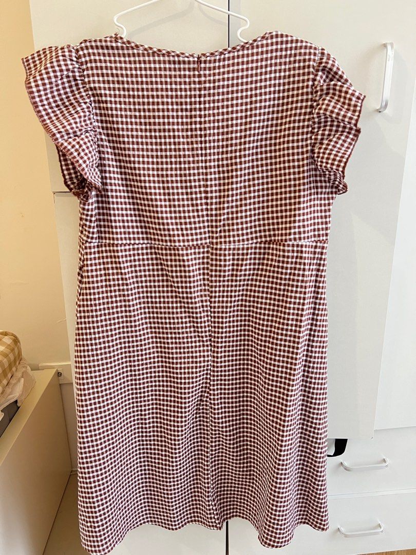 Shein gingham brown dress (Category: Dresses) located in Bulacan. Submitted by lezzdeclutter (Listing ID 1372761316, Image 2). Description: Shein gingham brown dress -size Large -NO flaws -measurements are already posted -used once 📍Malolos, Bulacan Shipping via j&t or lalamove .