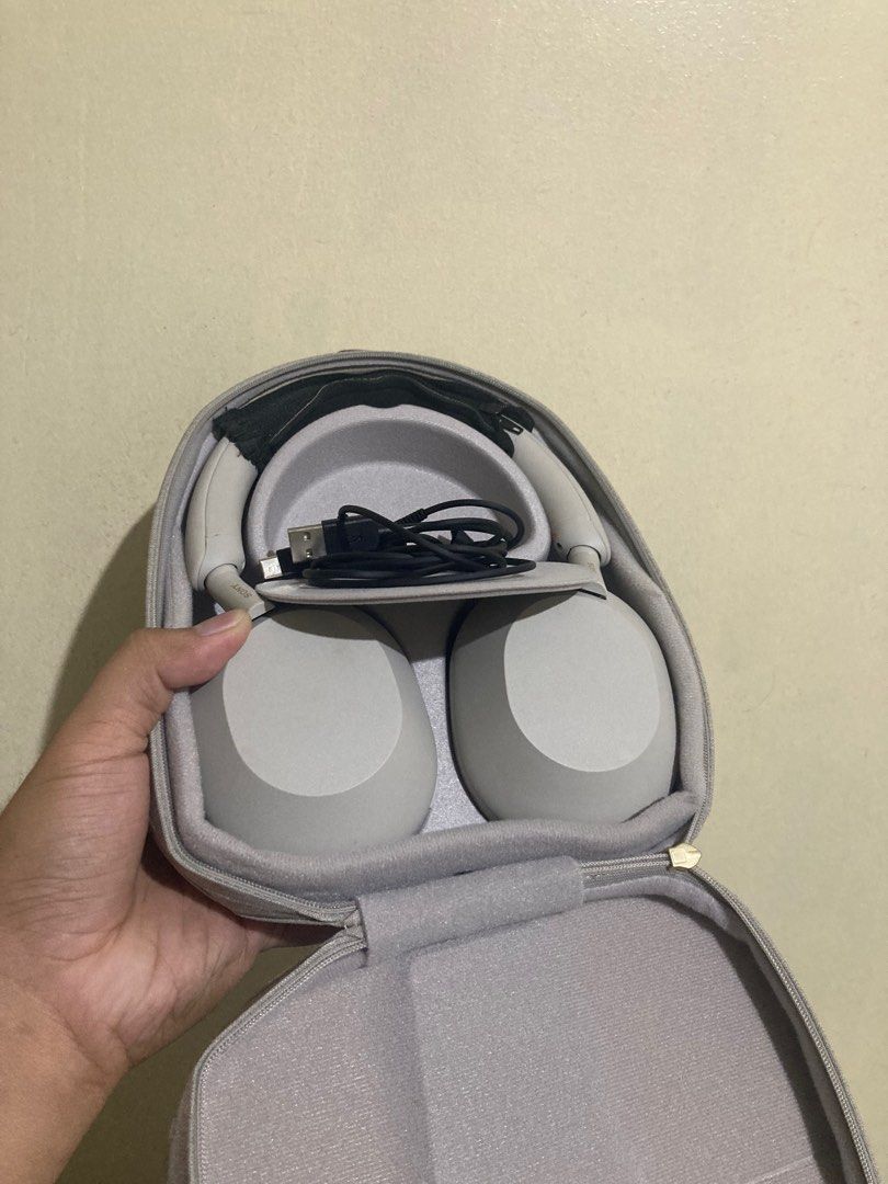 Sony XM5 (Category: Headphones & Headsets) located in Caloocan City. Submitted by ergszxc (Listing ID 1372828398, Image 3). Description: DM for any questions Price is negotiable With original box and this case for the headphones Meetup for checking of item around Caloocan or Manila.