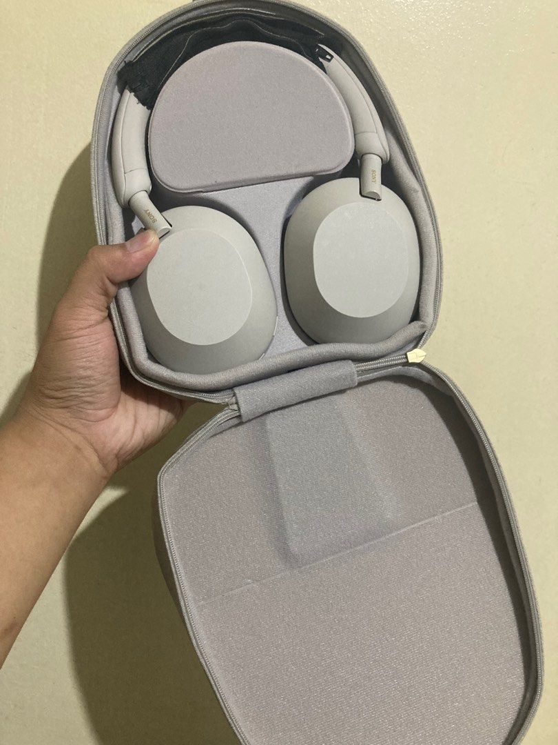 Sony XM5 (Category: Headphones & Headsets) located in Caloocan City. Submitted by ergszxc (Listing ID 1372828398, Image 2). Description: DM for any questions Price is negotiable With original box and this case for the headphones Meetup for checking of item around Caloocan or Manila.