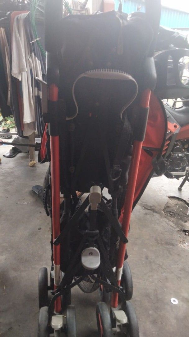 Stroller (Category: Strollers) located in Kuala Lumpur. Submitted by ct.fazlina (Listing ID 1372771012, Image 3). Description: Stroller masih elok, letgo sebab anak da besar. ada kotor sebab simpan lama..