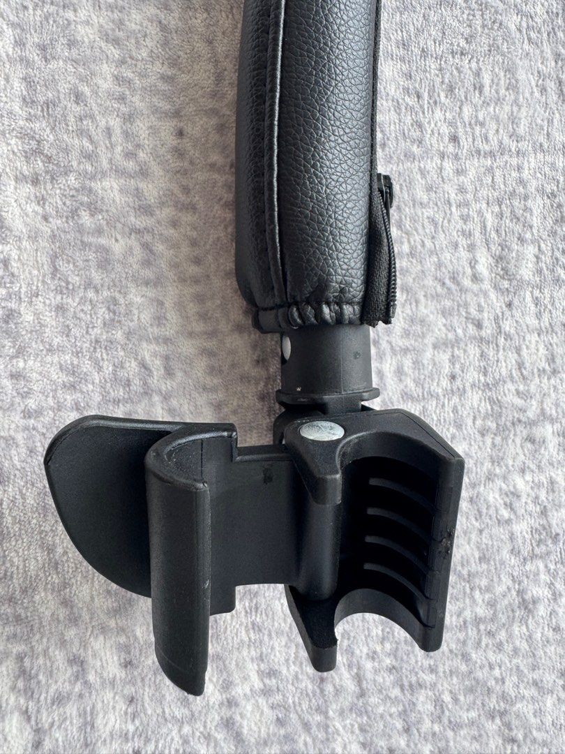 Stroller handle (Category: Strollers) located in Makati City. Submitted by dcho299 (Listing ID 1372756510, Image 2). Description: Bought for bugaboo bee stroller from online shopping mall (not official bugaboo). Can also be used for the Butterfly stroller. Pick up in rockwell makati .