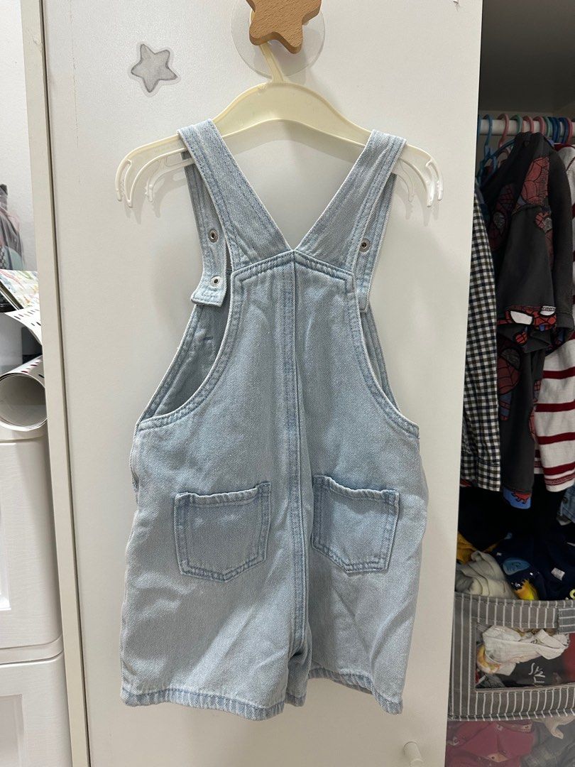 Tiny button Boy Overalls (Category: Babies & Kids Fashion) located in Kajang. Submitted by mariekondoytl (Listing ID 1372777854, Image 2). Description: From Tiny Button; original price 79.90 Although size is 3-4year old but fit my son from 1 year old to 2 year old Can pm for size if interested.