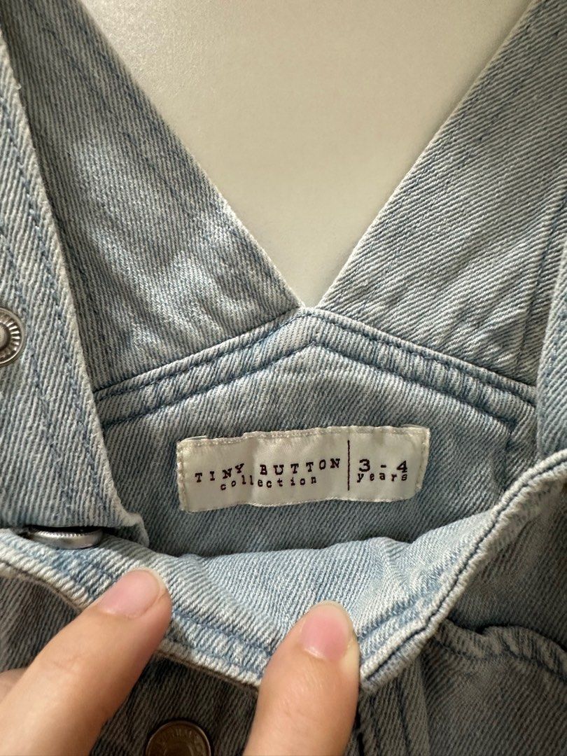 Tiny button Boy Overalls (Category: Babies & Kids Fashion) located in Kajang. Submitted by mariekondoytl (Listing ID 1372777854, Image 3). Description: From Tiny Button; original price 79.90 Although size is 3-4year old but fit my son from 1 year old to 2 year old Can pm for size if interested.