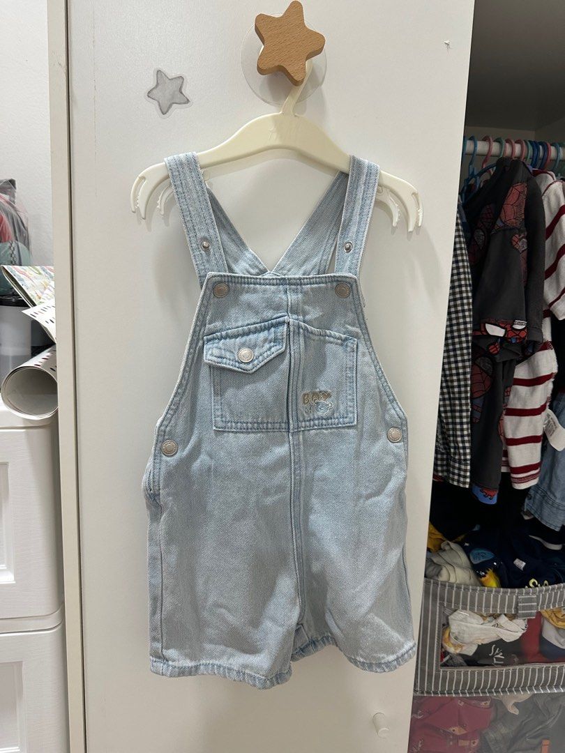 Tiny button Boy Overalls (Category: Babies & Kids Fashion) located in Kajang. Submitted by mariekondoytl (Listing ID 1372777854, Image 1). Description: From Tiny Button; original price 79.90 Although size is 3-4year old but fit my son from 1 year old to 2 year old Can pm for size if interested.