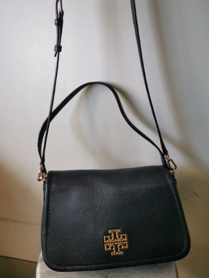 tory burch bag britten (Category: Luxury Bags & Wallets) located in Makati City. Submitted by photosgadez79399 (Listing ID 1372634974, Image 1). Description: Tory Burch Britten Convertible crossbody bag Black pebbled leather Goldhardware Condition: 9/10 Bag only - no dustbag /box Personal use - not ukay Price negotiable, make an offer 100% authentic, bought in the US.