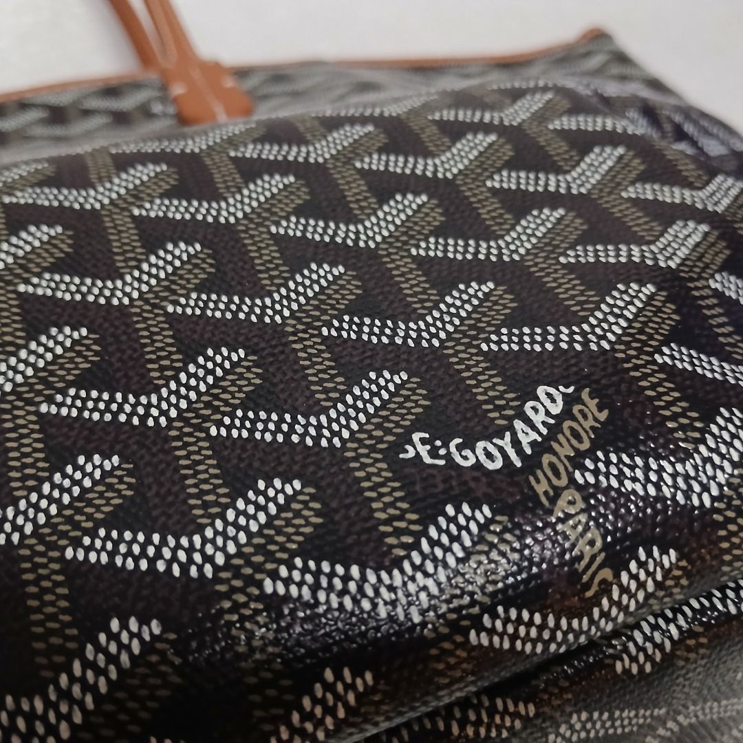 Tote Bag Class A Used Once (Category: Tote Bags) located in Manila. Submitted by ideafactoryph (Listing ID 1372825825, Image 3). Description: Used once, can pass as brand new. Comes with dust bag. Class A * Mere Estimates, Use for Indication of Size Only Length: 36 cm Height: 30 cm Depth: 16 cm - flat leather straps - top zip closure - interior slip pocket Color black/tan Loc: Sampaloc Manila .