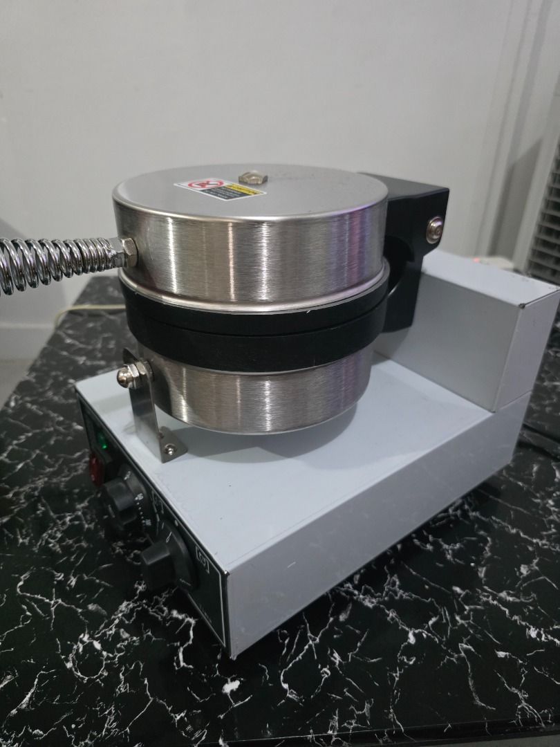 UFO Burger Maker (Category: Other Kitchen Appliances) located in Makati City. Submitted by jeffsquared (Listing ID 1372732672, Image 2). Description: Name: Sandwich Burger Pressing Machine/waffle maker Material: Stainless steel+cast aluminum Voltage: 220-240 volts/50-60 hertz Plug: EU/UK/USA (UL)/Australia plug Power: 1200 watts Size: 25 × 38 × 30 centimeters Size of debris tray: 24 x 24 centimeters Packaging size: 45 × 31 × 37 centimeters Weight