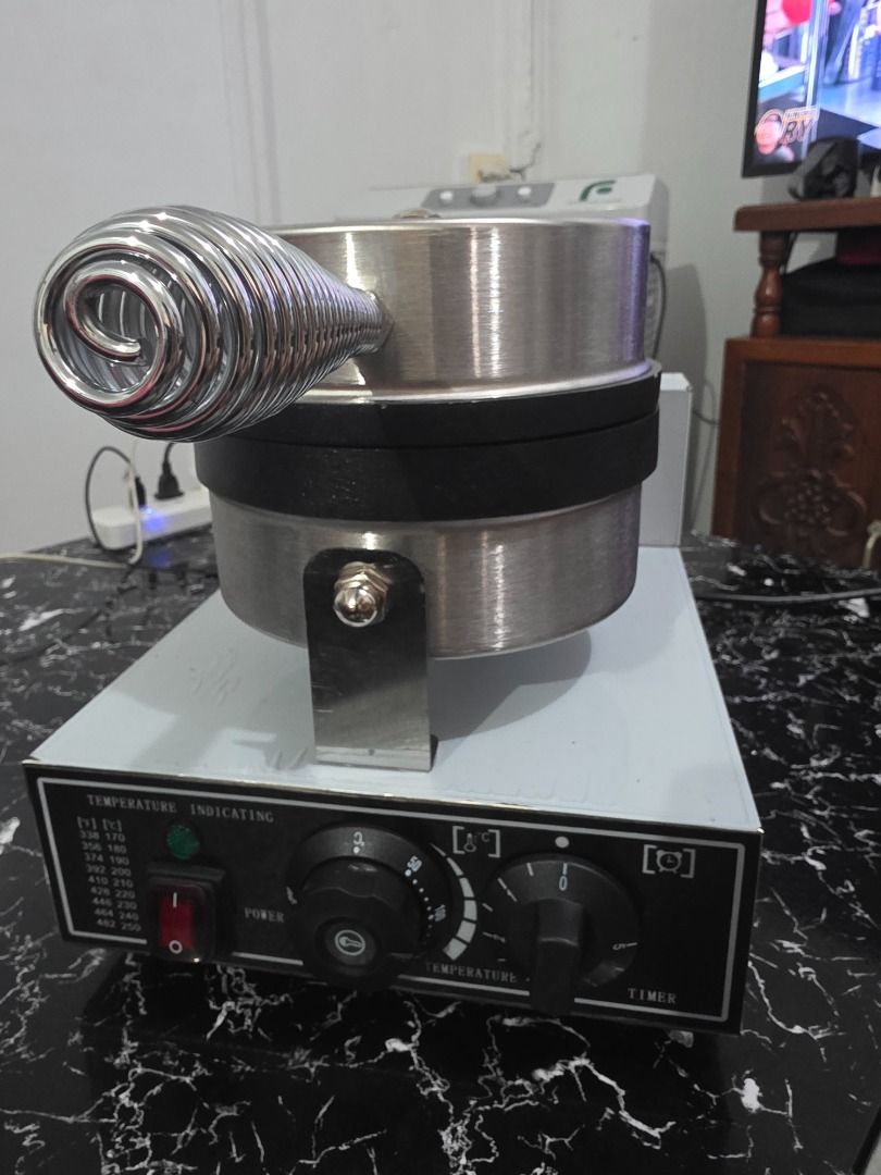 UFO Burger Maker (Category: Other Kitchen Appliances) located in Makati City. Submitted by jeffsquared (Listing ID 1372732672, Image 3). Description: Name: Sandwich Burger Pressing Machine/waffle maker Material: Stainless steel+cast aluminum Voltage: 220-240 volts/50-60 hertz Plug: EU/UK/USA (UL)/Australia plug Power: 1200 watts Size: 25 × 38 × 30 centimeters Size of debris tray: 24 x 24 centimeters Packaging size: 45 × 31 × 37 centimeters Weight