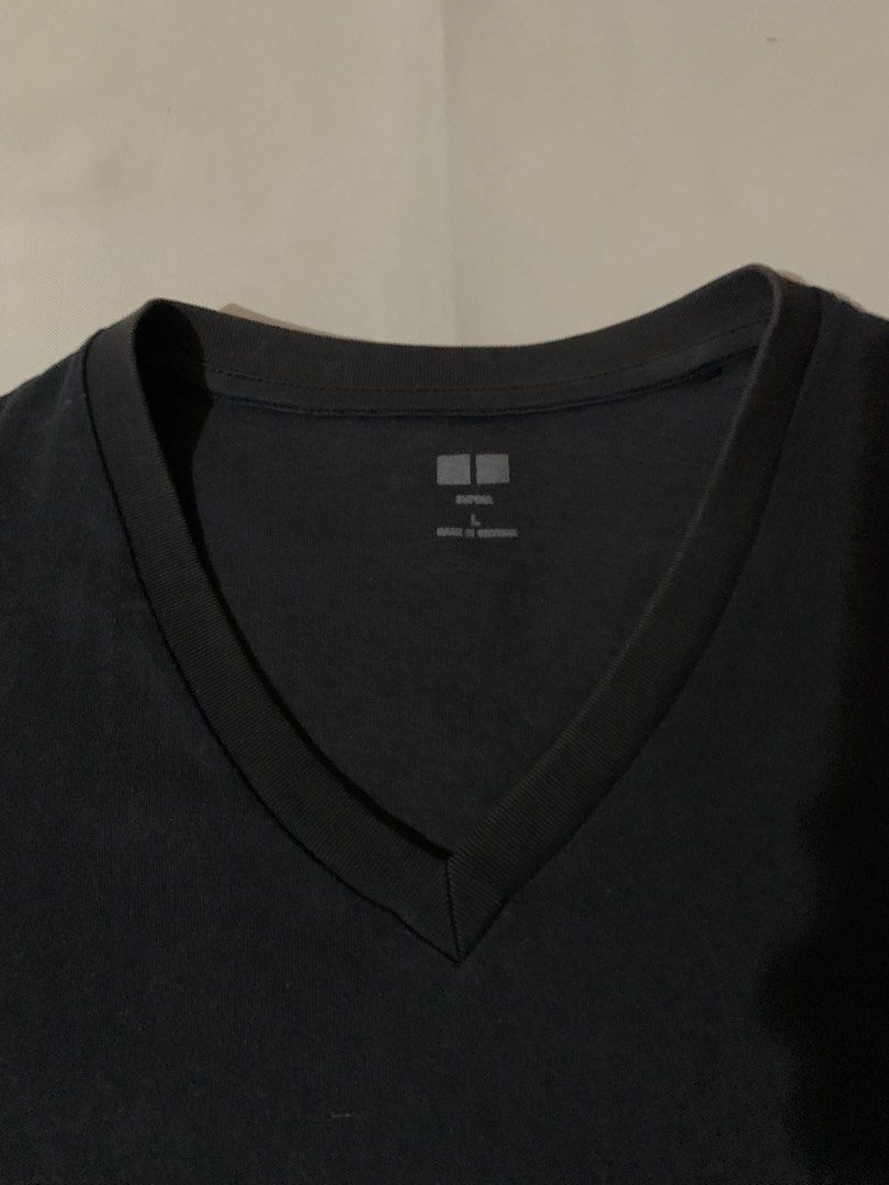 Uniqlo Supima Vneck L (Category: Tshirts & Polo Shirts ) located in Manila. Submitted by deehumphrey (Listing ID 1372704761, Image 2). Description: Uniqlo Supima Vneck Size L on tag Dimes W 20 - L 28.