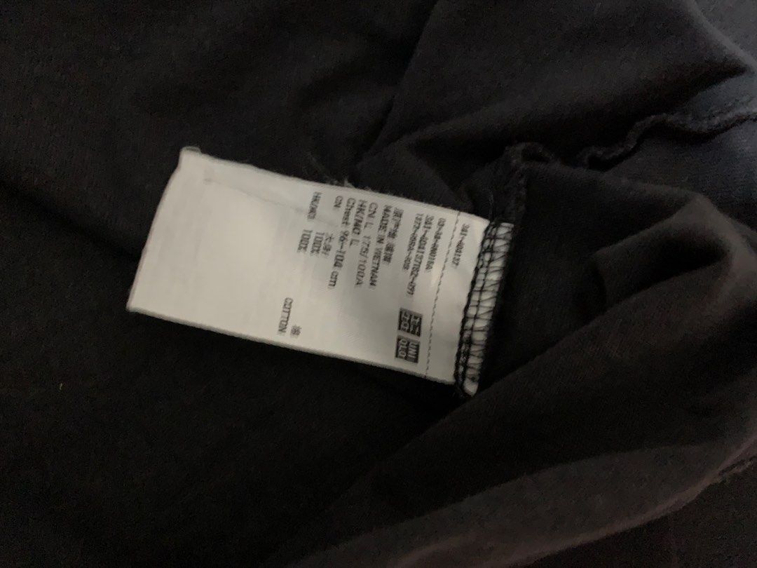 Uniqlo Supima Vneck L (Category: Tshirts & Polo Shirts ) located in Manila. Submitted by deehumphrey (Listing ID 1372704761, Image 3). Description: Uniqlo Supima Vneck Size L on tag Dimes W 20 - L 28.