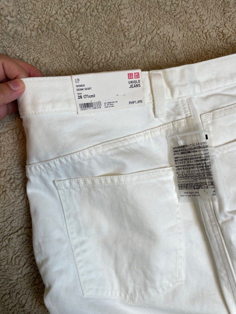 Uniqlo white denim skirt (Category: Skirts) located in Antipolo. Submitted by dggbee (Listing ID 1372686705, Image 3). Description: Brandnew Details in photos ~Skort sya supposedly, but pina alter para maging skirt nalang. 32 sa medida .