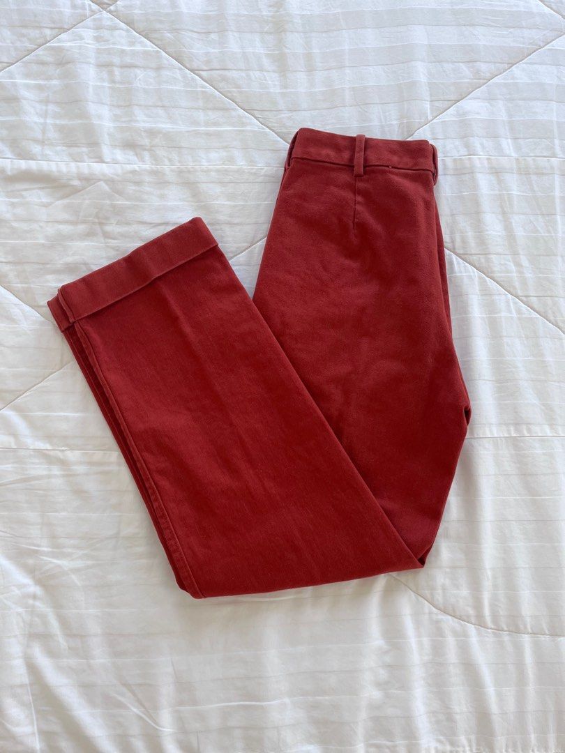 Uniqlo x Lemaire Maroon Pants (Category: Other Bottoms) located in San Juan City. Submitted by stronqd (Listing ID 1372735830, Image 1). Description: Very nice and thick material. Fits M-L..