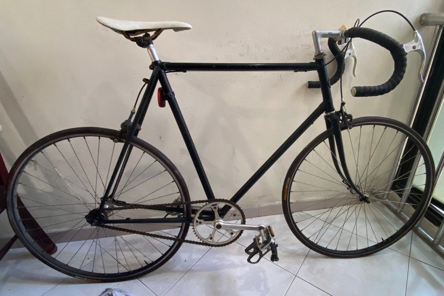 Vintage single speed Steel bicycle - Centurion Bicycle Works (Category: Bicycles) located in Singapore. Submitted by a.o.i.b (Listing ID 1372674101, Image 1). Description: Single speed Steel bicycle Size: seat tube ctc - 62cm Components: Wheels: H plus Son - TB14 Hub: vintage Campagnolo Record Crank: Campagnolo Strada 170 Brake: Dia- Compe BRS 101 + shimano brake lever Chain and Tyre got to change. Price nego Fast deal at $450 .