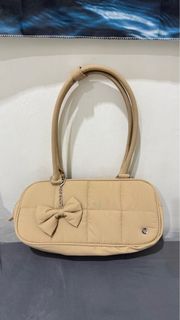 (Kategori: ) berada di . Dikirim oleh christhyaa (ID iklan 1372840967, Gambar 1). Deskripsi: .
